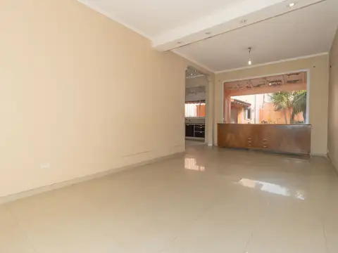 CASA EN VENTA CARAPACHAY EXC. UBICACION 2/3 AMB.