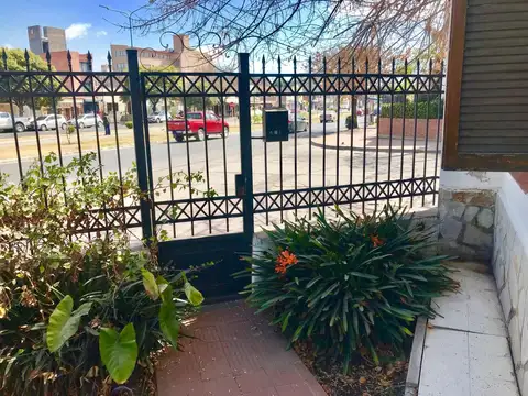 Casa 6 ambientes con 3 baños