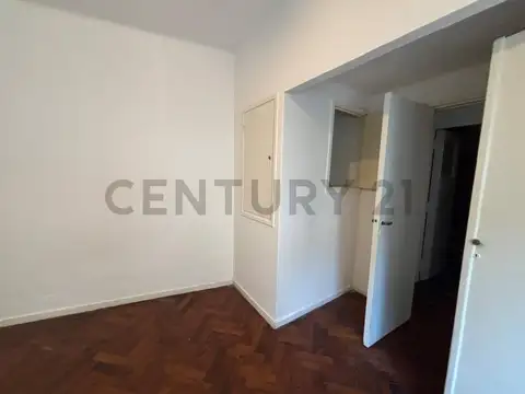 San Luis 2400, Piso 0
