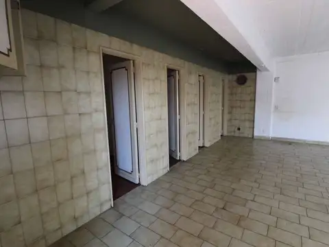 Oficina 5 ambientes con 3 baños