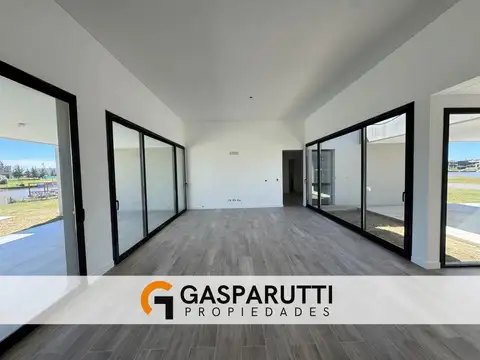 Casa en Venta con 6 cocheras