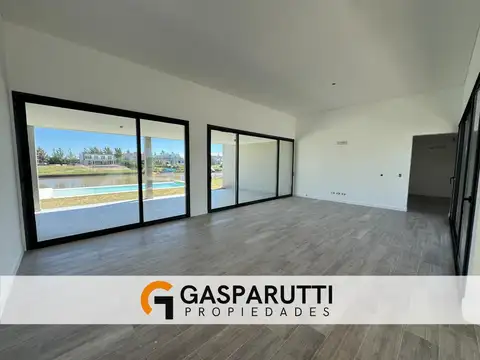 Casa 5 ambientes con 5 baños