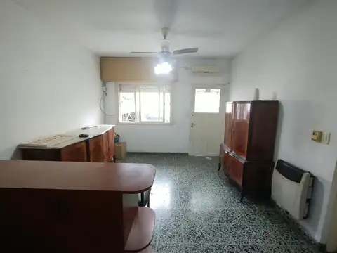 PH de 2 ambientes al frente con entrada independiente, patio y terraza propia