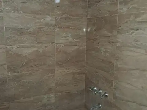 Alquilo Hermoso Depto con cochera en Maipu y Garibaldi