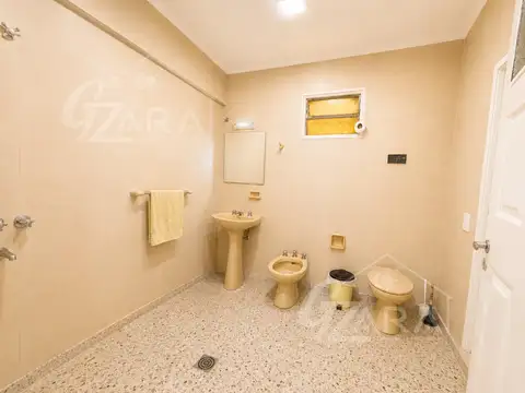 Casa en Alquiler con 1 cochera