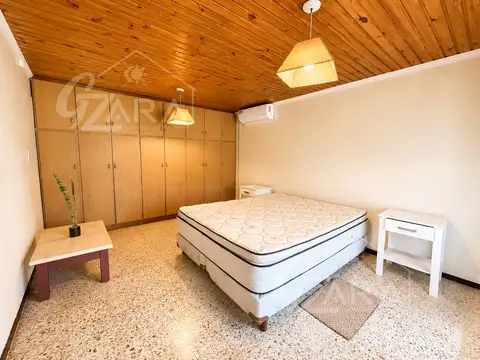 EN ALQUILER - CASA DOS DORMITORIOS CON PILETA