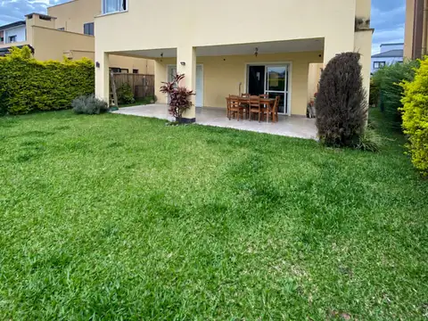 Casa en Venta de 4 Dormitorios – Country Pinar II