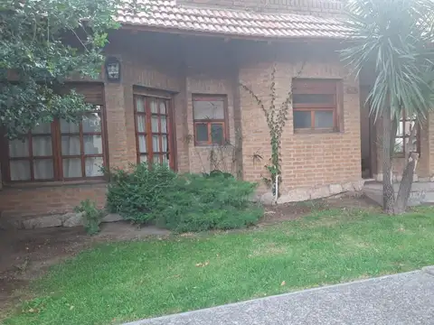 VENTA Casa de 3 Dormitorios en B° Manzanar cipolletti