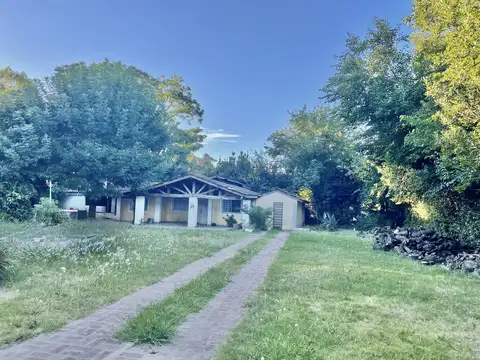 Casa 6 ambientes con 2 baños