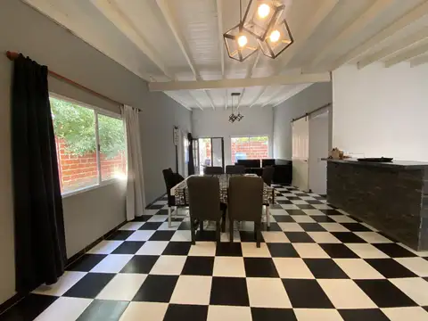 Casa 4 ambientes con 2 baños