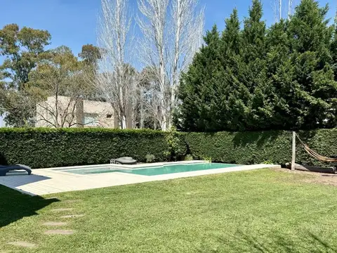 Casa 6 ambientes con 3 baños