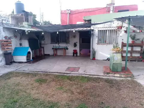 Casa con parque, y gran potencial en burzaco