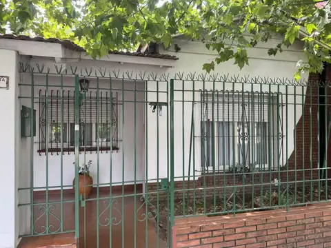 Venta Casa 4 Amb. cochera y jardín, planos aprobados! Haedo.