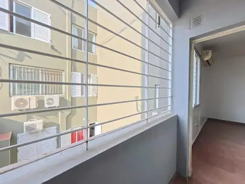 VENTA   2 Ambientes. Lavadero Vestidor  Muy luminoso Baja Expensas    Ibera al 6000