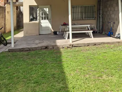 CASA EN VENTA EN SAN MIGUEL  Y  AMPLIO JARDÍN