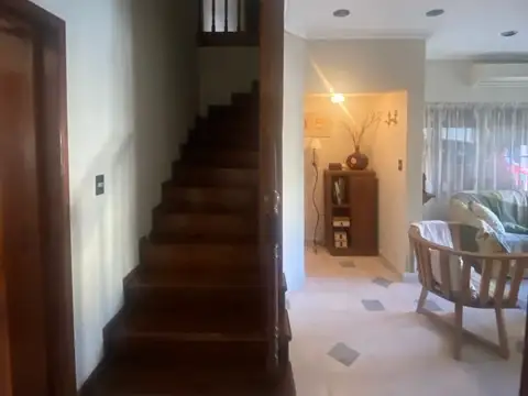 Importante chalet Ramos Mejia con pileta climatizada