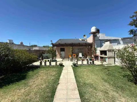 CASA 3 DORMITORIOS AMPLIO JARDIN - TANDIL