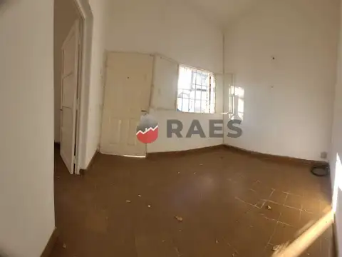 SE VENDE CASA DE DOS DORMITORIOS - 200 MTS. DE AVDA. FREYRE