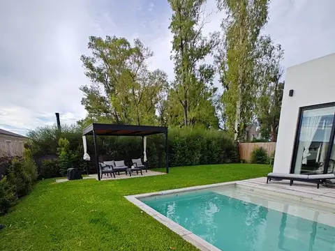 Casa 5 ambientes con 3 baños