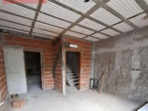 TRIPLEX PREMIUM A ESTRENAR - 5 AMBIENTES - DOBLE COCHERA - JARDÍN