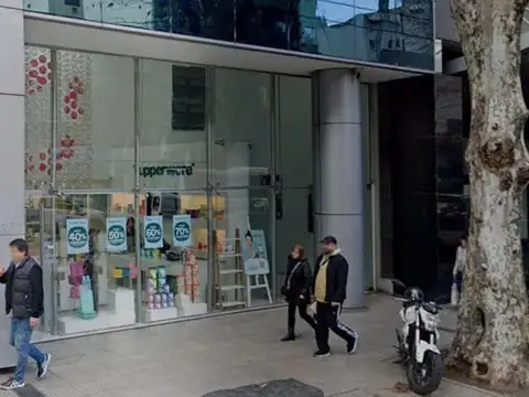 Local sobre Av Santa Fe. Barrio Norte