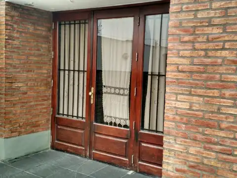 Av Sarmiento 100