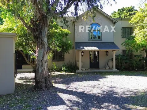 Casa 10 ambientes con 5 baños