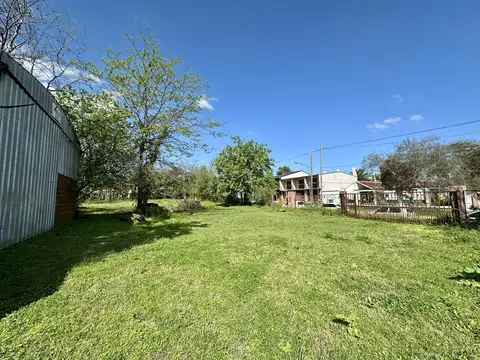Terreno en Venta. Galpón   Lote. Sup. Total de 727 m2. Con escritura. Centro Campana