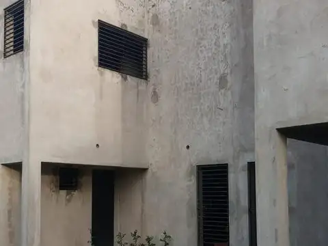 Depto Tipo Casa en Venta en La Plata, USD 450