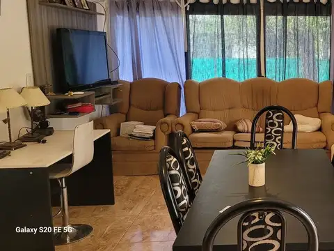 Casa 8 ambientes con 4 baños