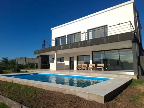 Casa en Alquiler en.Puertos del lago  Norte 4 ambientes con Pileta - Escobar