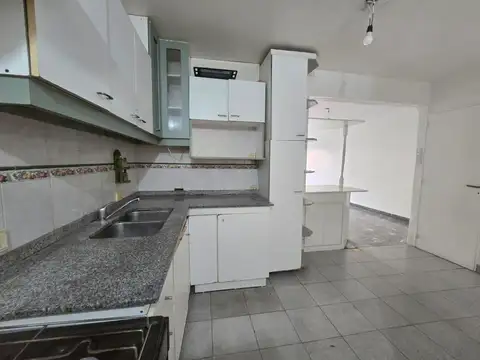 Venta Departamento 4 ambientes Rio de Janeiro 1000 con dependencia de servicio, balcon frente