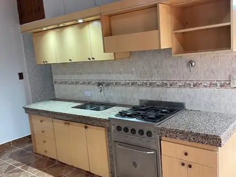 EXCELENTE P.H. DE 3 AMB. CON LAVADERO Y PATIO EN SAENZ PEÑA