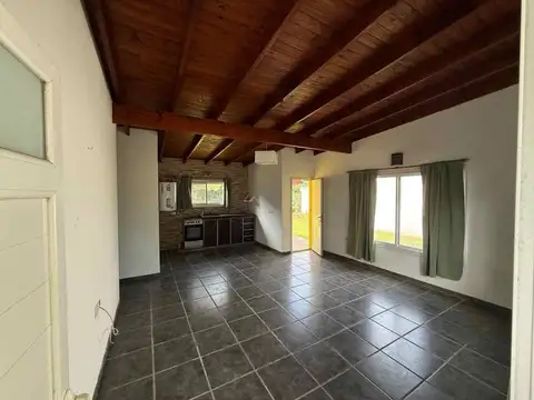 Casa 3 ambientes con 1 baño