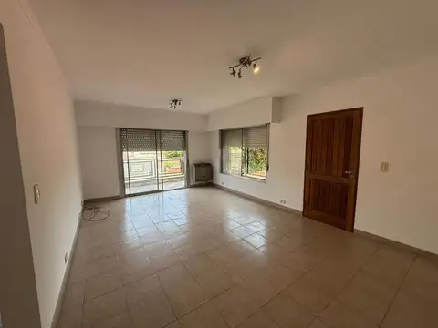 Casa en Alquiler en Bernal Oeste, $ 450.000