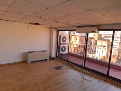 Oficina en Alquiler con 1 cochera