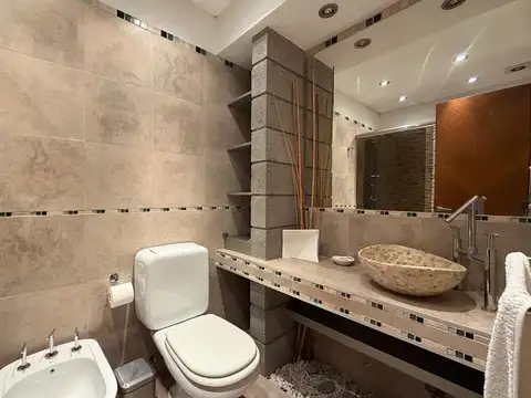 CASA DE 5 AMBIENTES VILLA DEL PARQUE - HERMOSA 