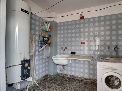 CASA DE 5 AMBIENTES VILLA DEL PARQUE - HERMOSA