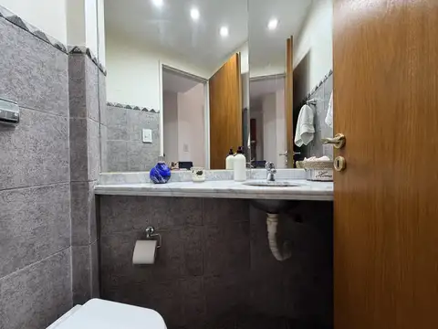 Departamento 3 ambientes al frente con balcon aterrazado