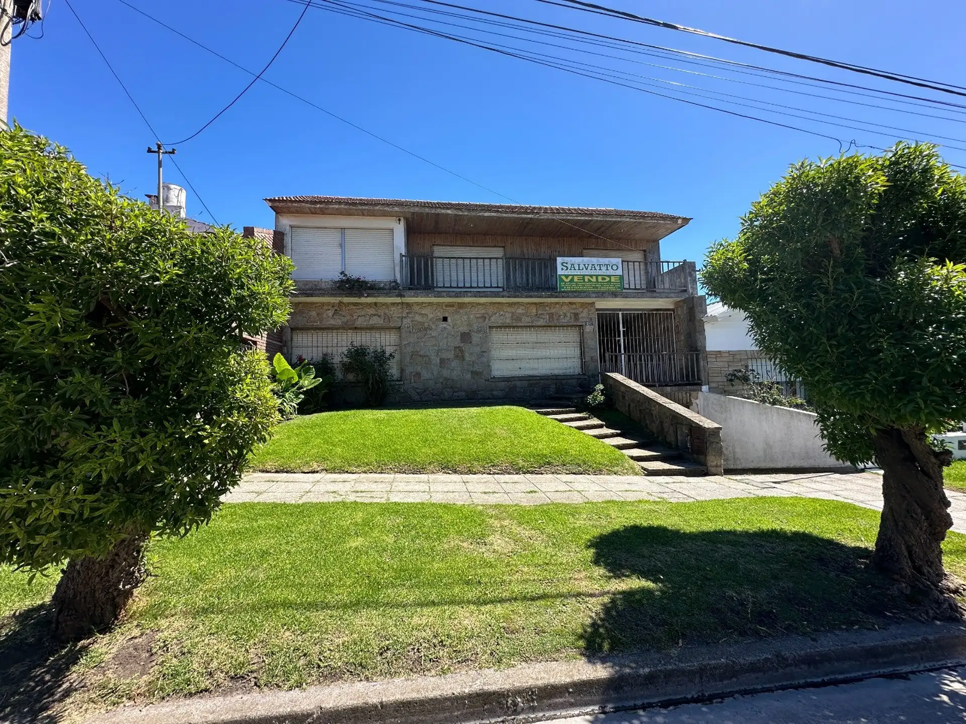 Importante chalet de 5 ambientes a 1 cuadra del mar en Punta Mogotes con vista