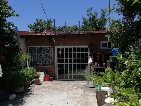 Venta Casa 3 ambientes con garaje y quincho.