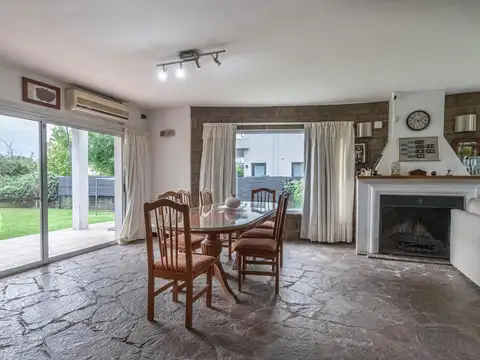 Casa 5 ambientes con 3 baños