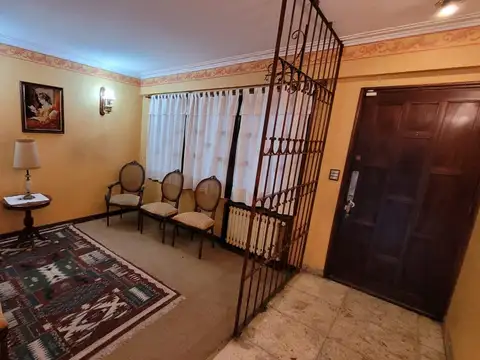 Casa 10 ambientes con 3 baños