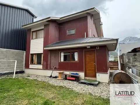 Casa de 3 dormitorios y hermoso patio - Apta Credito