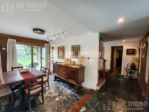 Casa 6 ambientes con 4 baños