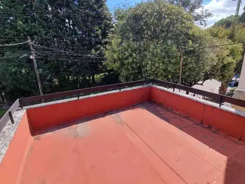 CASA EN VENTA MARTIN CORONADO GRAN JARDIN Y PILETA