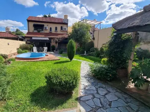 CASA EN VENTA MARTIN CORONADO GRAN JARDIN Y PILETA