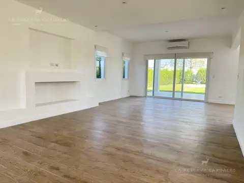 Casa en Alquiler con 2 cocheras