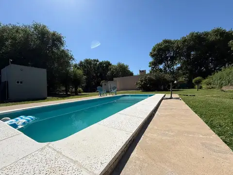 Quinta 3 dormitorios con pileta en Los Robles