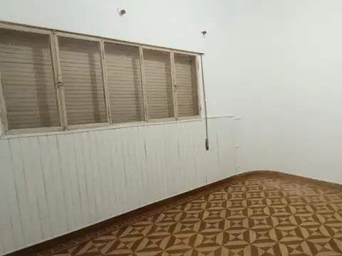 Casa 5 ambientes con 1 baño